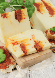 Pecorino Nduja - ser owczy z ostrą kalabryjską kiełbasą